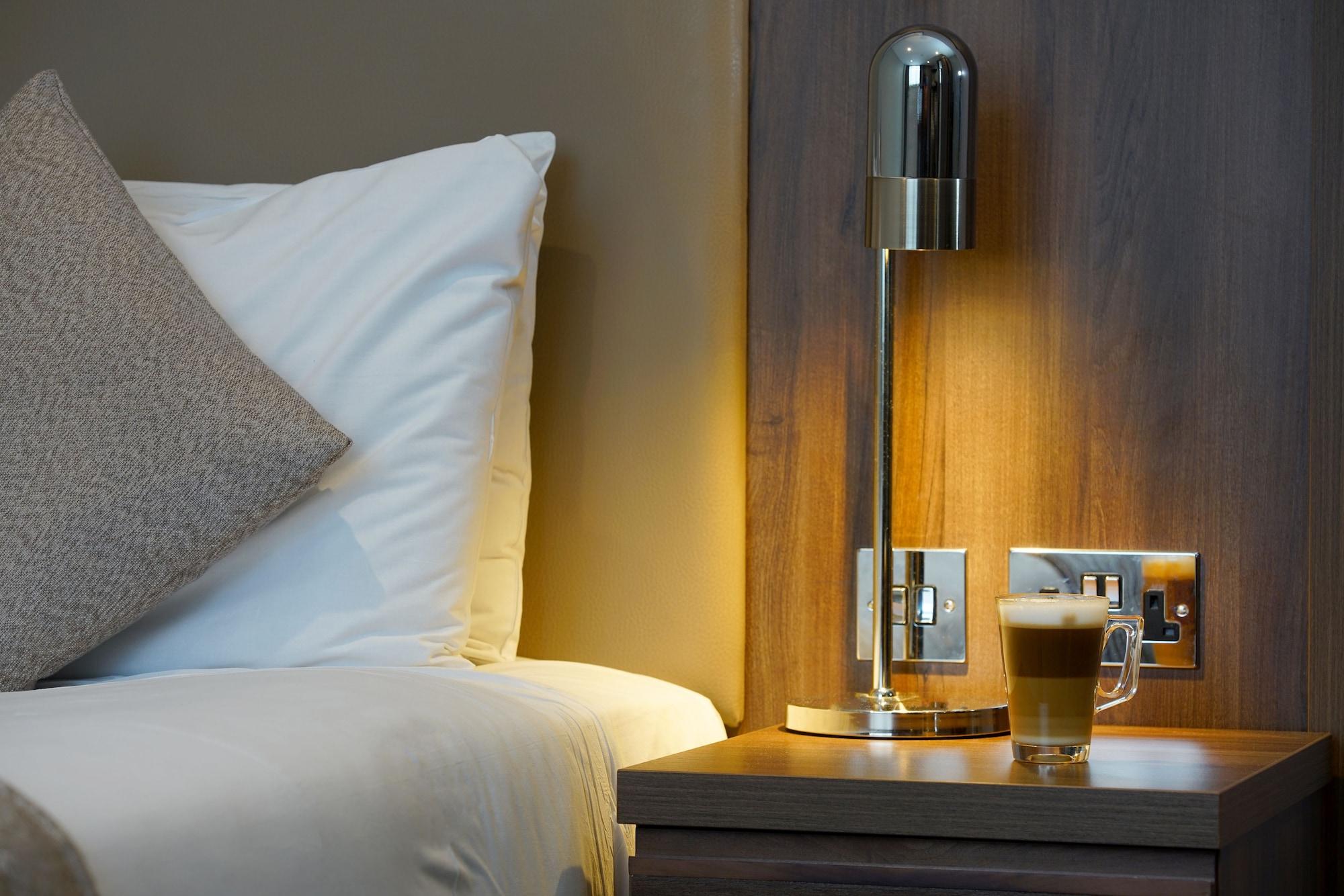 Best Western Ship Hotel Weybridge Buitenkant foto