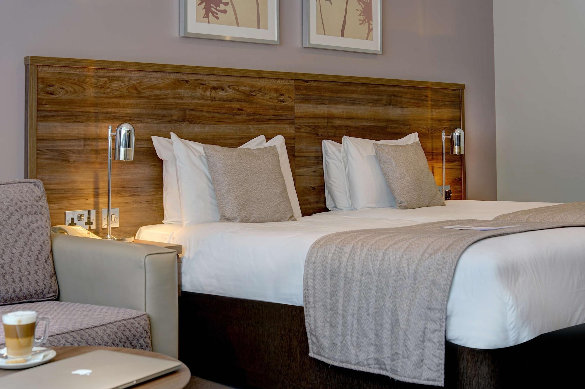Best Western Ship Hotel Weybridge Buitenkant foto