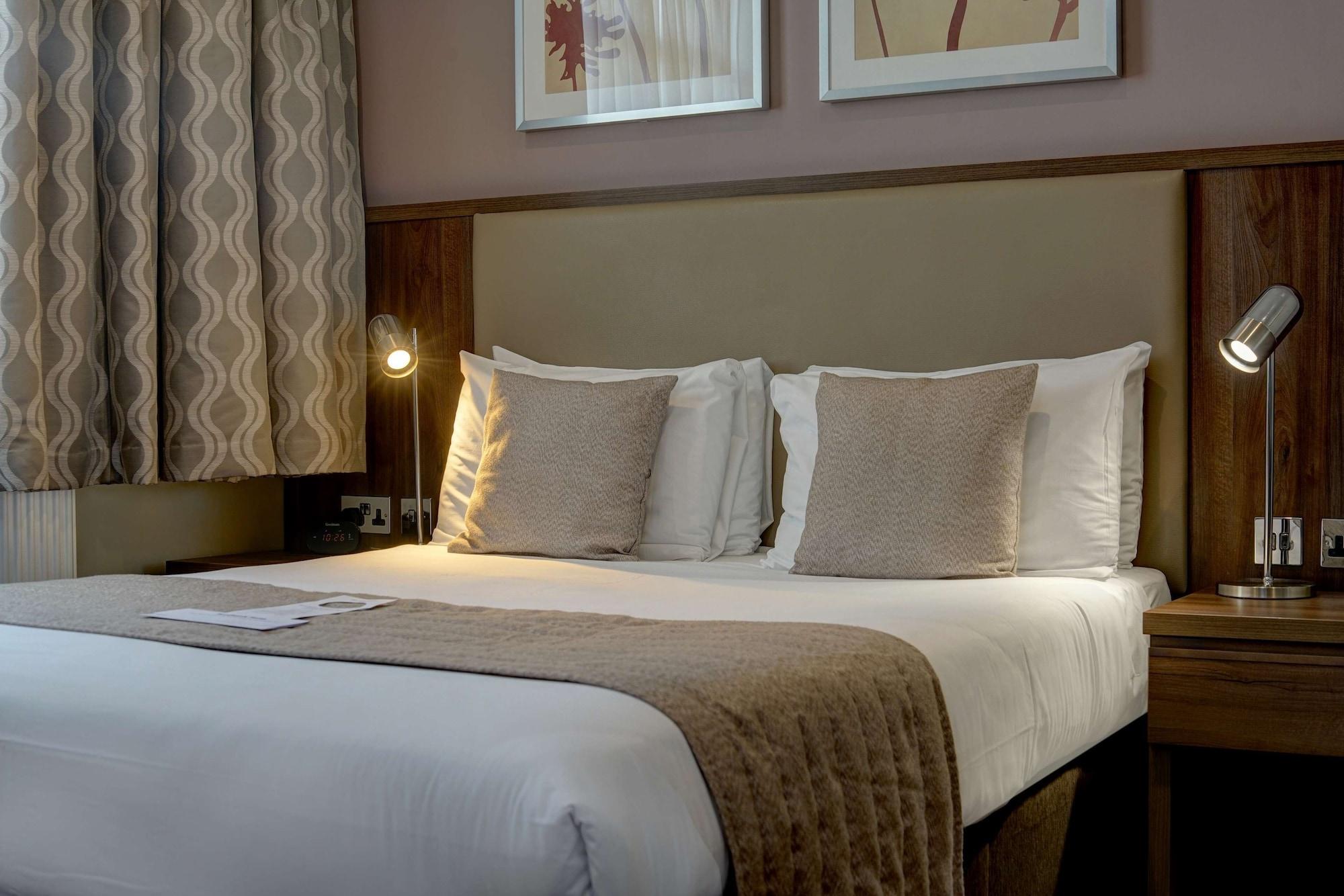 Best Western Ship Hotel Weybridge Buitenkant foto