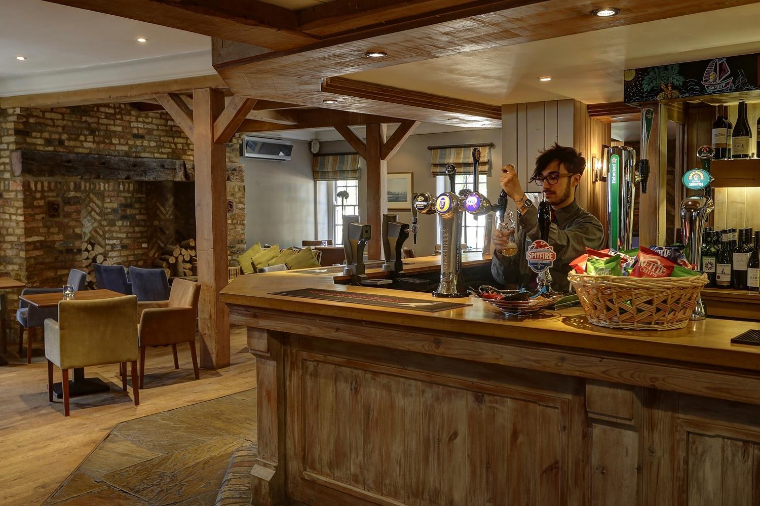 Best Western Ship Hotel Weybridge Buitenkant foto